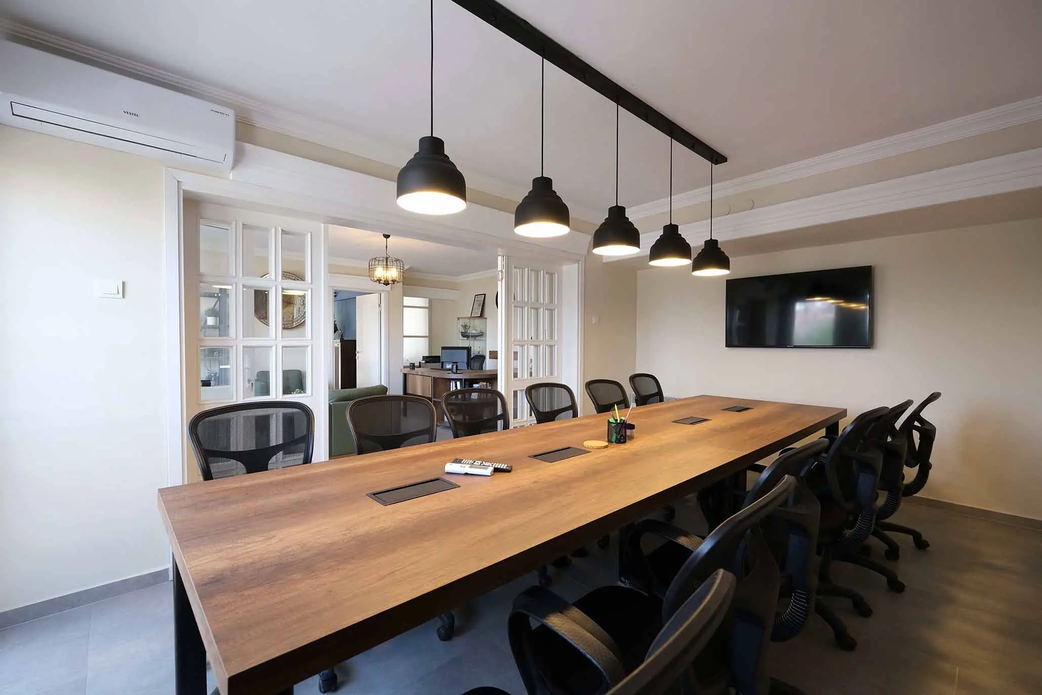 Kuşadasında Kullanıma Hazır Devren Kiralık Ofis