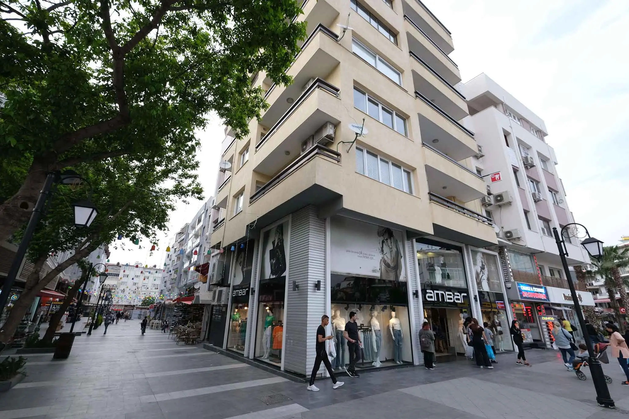 Kuşadasında Kullanıma Hazır Devren Kiralık Ofis